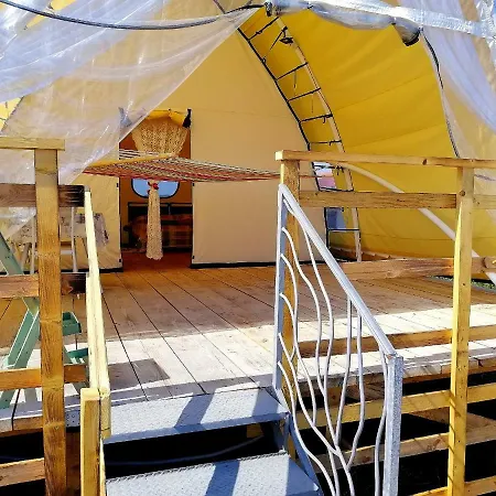 مزرعة للإقامة Glamping Erbe Matte SantʼAntìoco